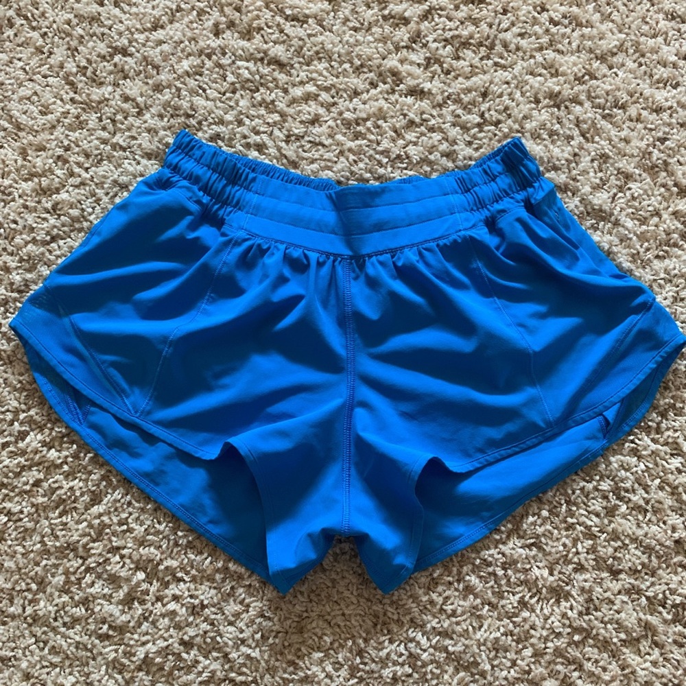 pool side lululemon hotty hots